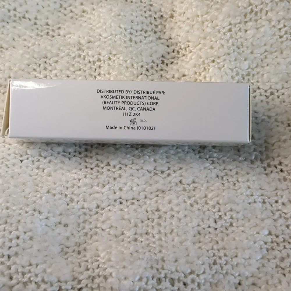 V KOSMETIK Under Eye Corrector in MANDARINE, 4.5ml/0.15fl oz
